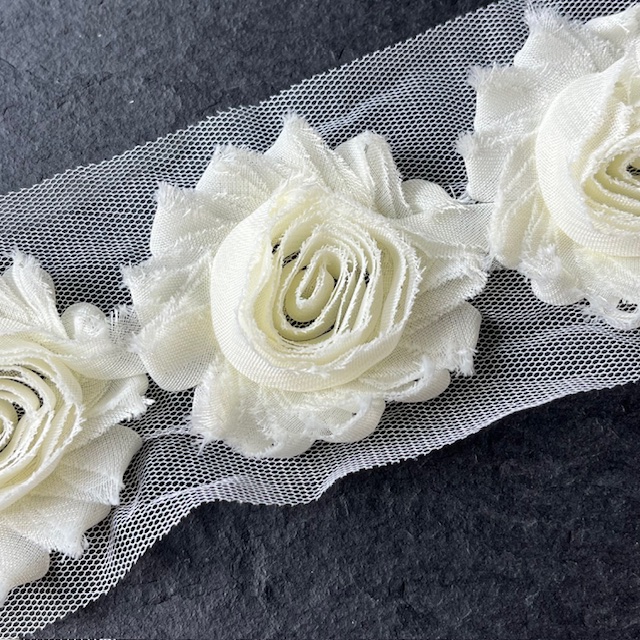 Wowzers Shabby Chic Stoffblume Blüte am Band - Creme - 3 Blumen 