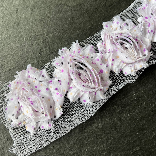 Wowzers Shabby Chic Stoffblume Blüte am Band - Lila Confetti Dots - 3 Blumen Wowzers Shabby Chic Stoffblume Blüte am Band - Lila Confetti Dots - 3 Blumen