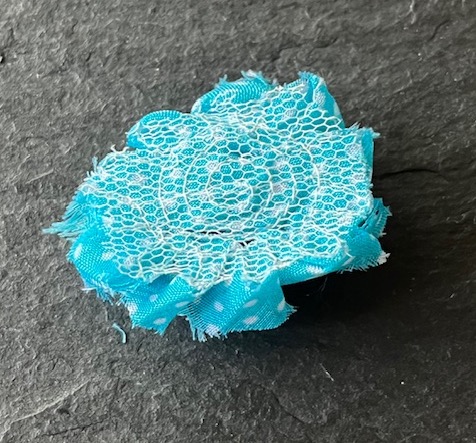Wowzers Petit Shabby Chic Stoffblume Blüte - Türkis Gepunktet - 3 Blumen Wowzers Petit Shabby Chic Stoffblume Blüte - Türkis Gepunktet - 3 Blumen
