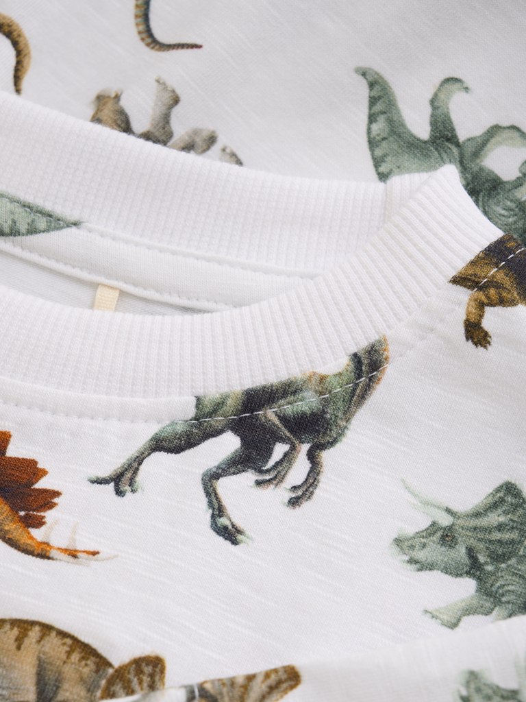 Minymo Kurzarm Shirt in Bright Weiß mit Dinosaurier Allover - SALE Minymo Kurzarm Shirt in Bright Weiß mit Dinosaurier Allover - SALE