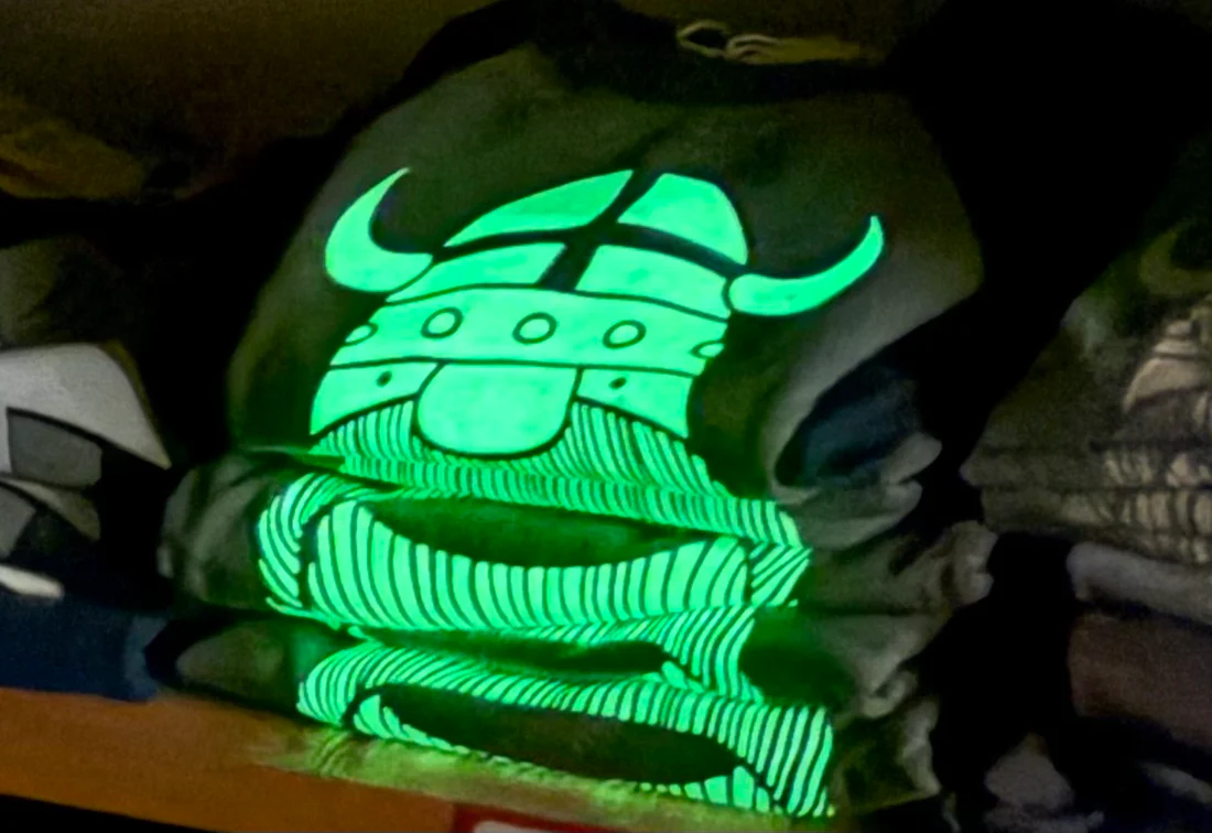 danefae Danewarrior Hoodie Sweatshirt in Dunkelblau mit Glow in the Dark Wikinger - Leuchtet im Dunkeln danefae Danewarrior Hoodie Sweatshirt in Dunkelblau mit Glow in the Dark Wikinger - Leuchtet im Dunkeln
