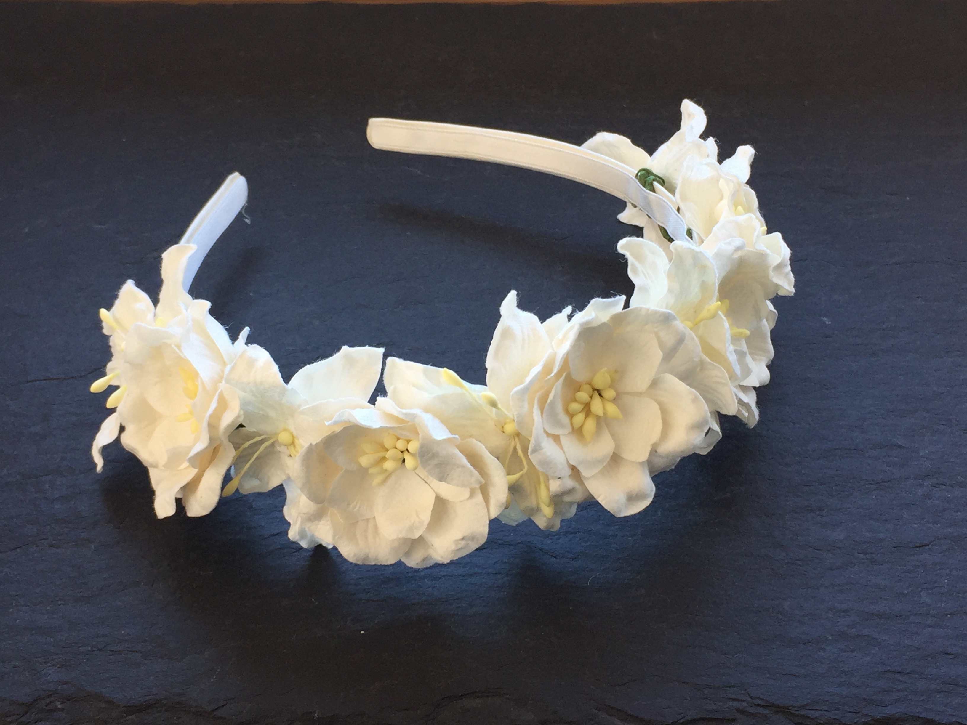 WOWZERS-BLU-TENKRONE-LARGE-WEIss Wowzers Blütenkrone - Crown of Flowers - Handgefertigt - Farbauswahl - Große Blüten
