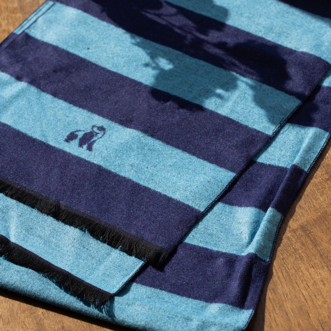 Swole Panda Blue Stripe Bambus Herren Schal in Navy & Blau Swole Panda Blue Stripe Bambus Herren Schal in Navy & Blau