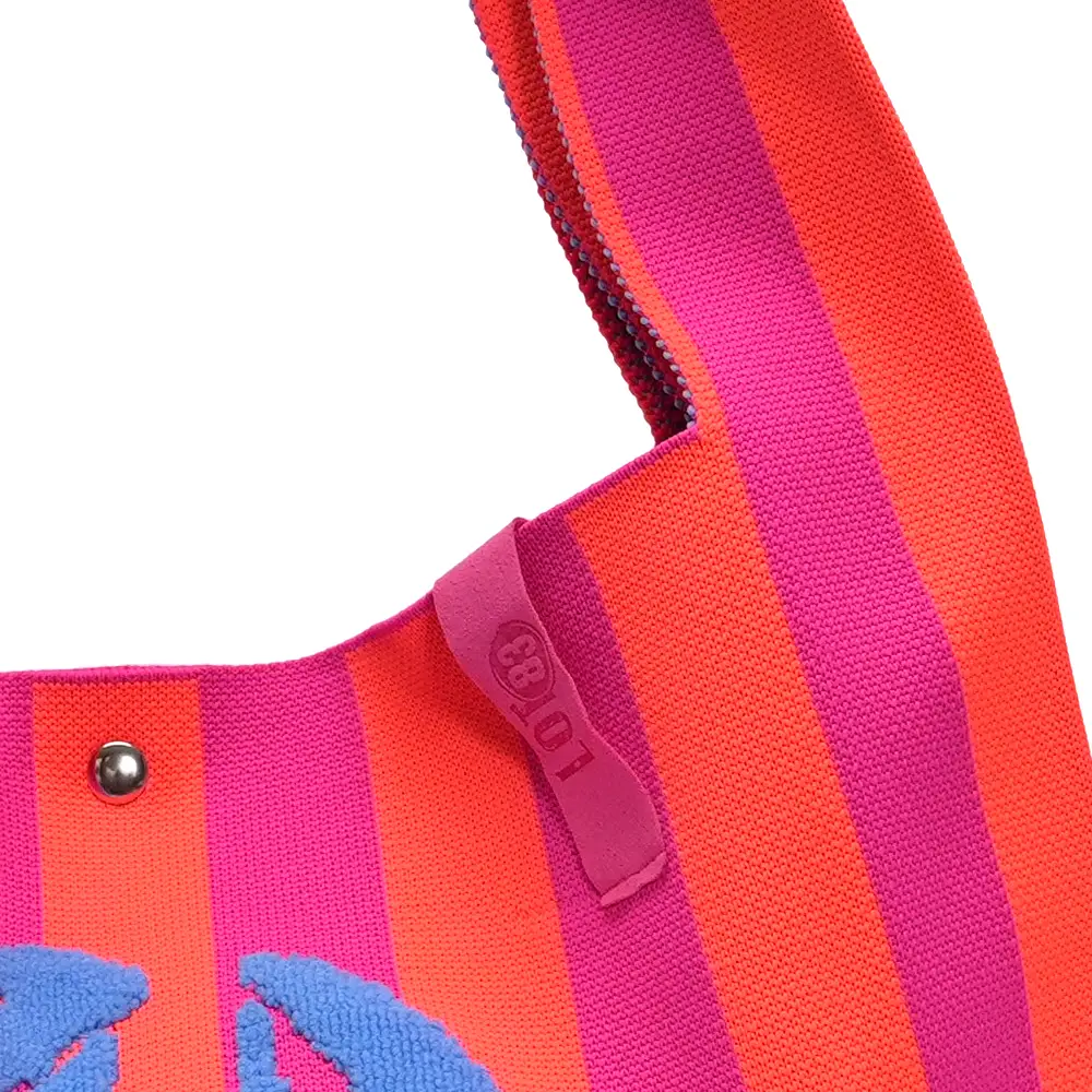LOT83 LOIS Material Mix Gestrickte Shopper Tasche Pink & Orange Gestreift mit Flock Hummer LOT83 LOIS Material Mix Gestrickte Shopper Tasche Pink & Orange Gestreift mit Flock Hummer