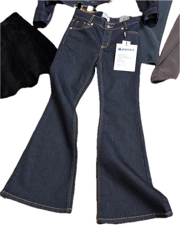 Blue Effect Girls Flared Jeans in Clean Rinsed Dunkelblaues Denim mit Retro Taschen Blue Effect Girls Flared Jeans in Clean Rinsed Dunkelblaues Denim mit Retro Taschen