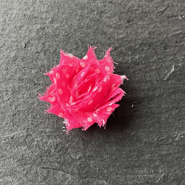 Wowzers Petit Shabby Chic Stoffblume Blüte - Pink Party Dots - 3 Blumen Wowzers Petit Shabby Chic Stoffblume Blüte - Pink Party Dots - 3 Blumen
