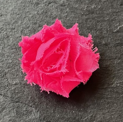 Wowzers Petit Shabby Chic Stoffblume - Hot Pink - 3 Blumen Wowzers Petit Shabby Chic Stoffblume - Hot Pink - 3 Blumen