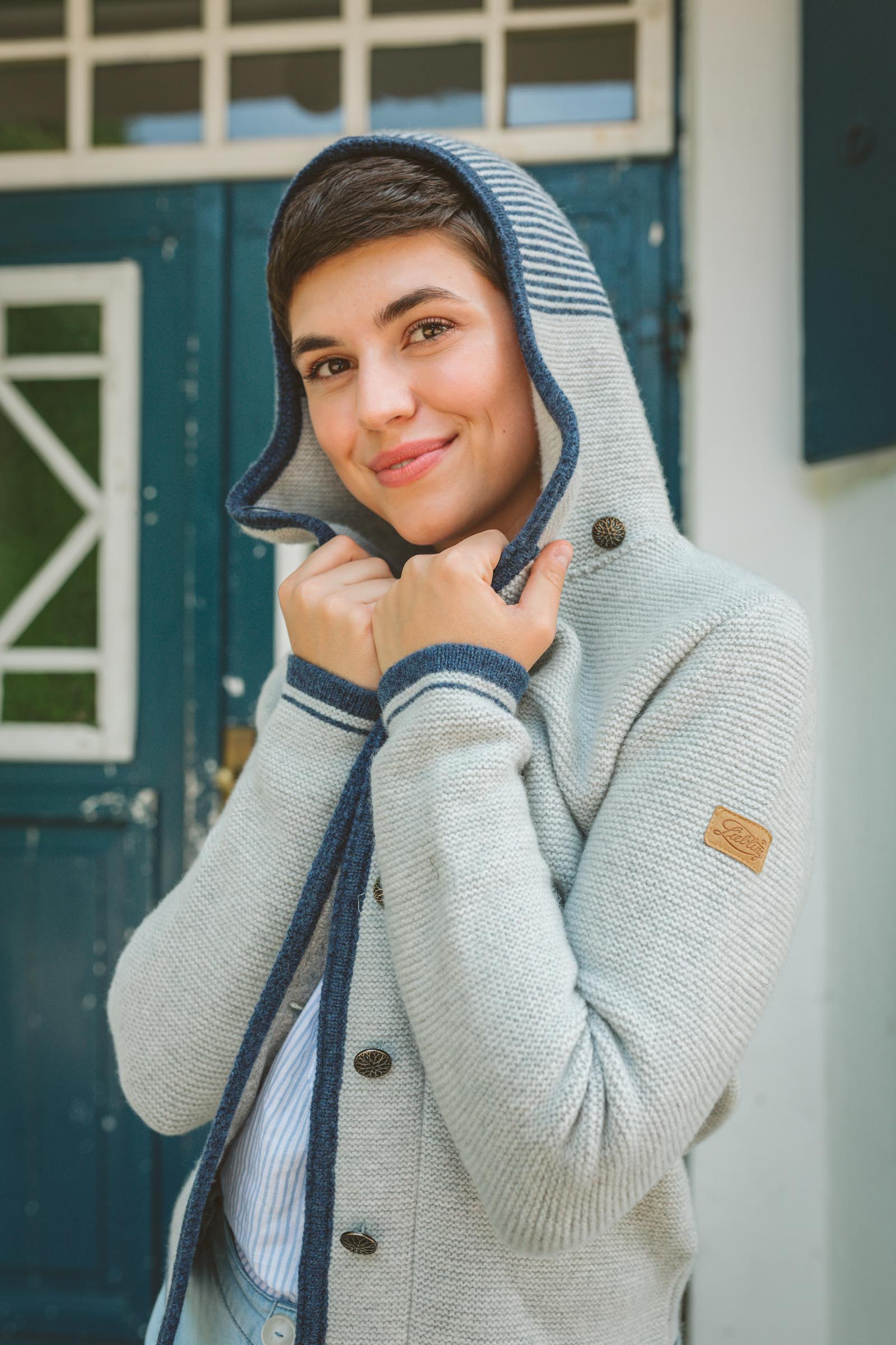 q0a6592 Liebling Strickjanker Vera in Marmor/Indigo