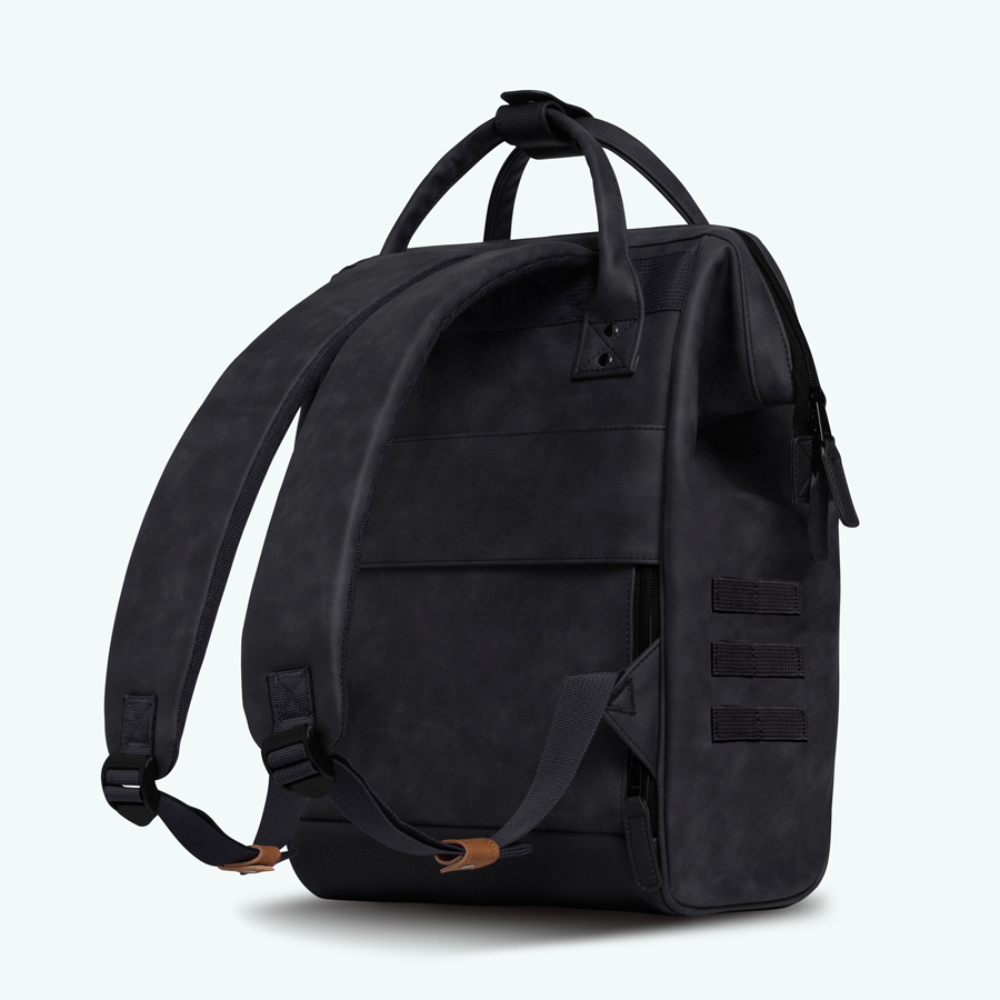 TDM-S22-ADVENTURER-MEDIUM-LEHAVRE-3_4DOS-BD Cabaia Rucksack LE HAVRE Medium mit Laptop-Fach - Schwarz