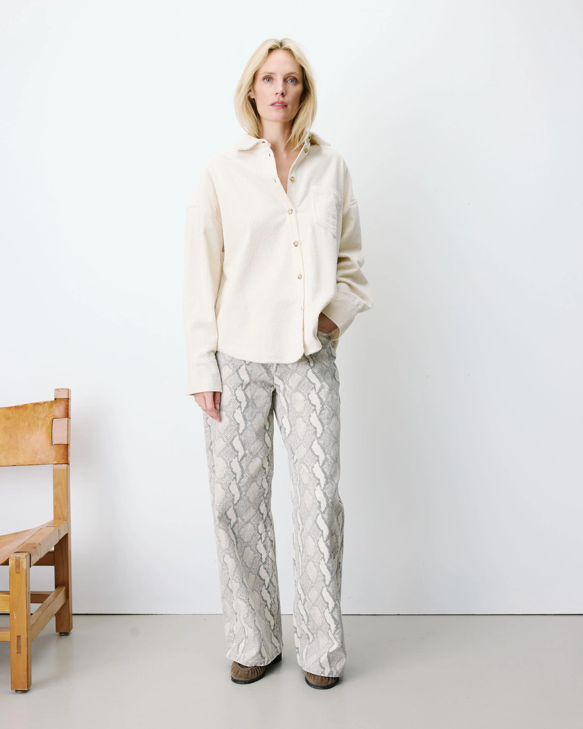 Grace & Mila Ange Oversized Cord Hemd in Ecru Grace & Mila Ange Oversized Cord Hemd in Ecru