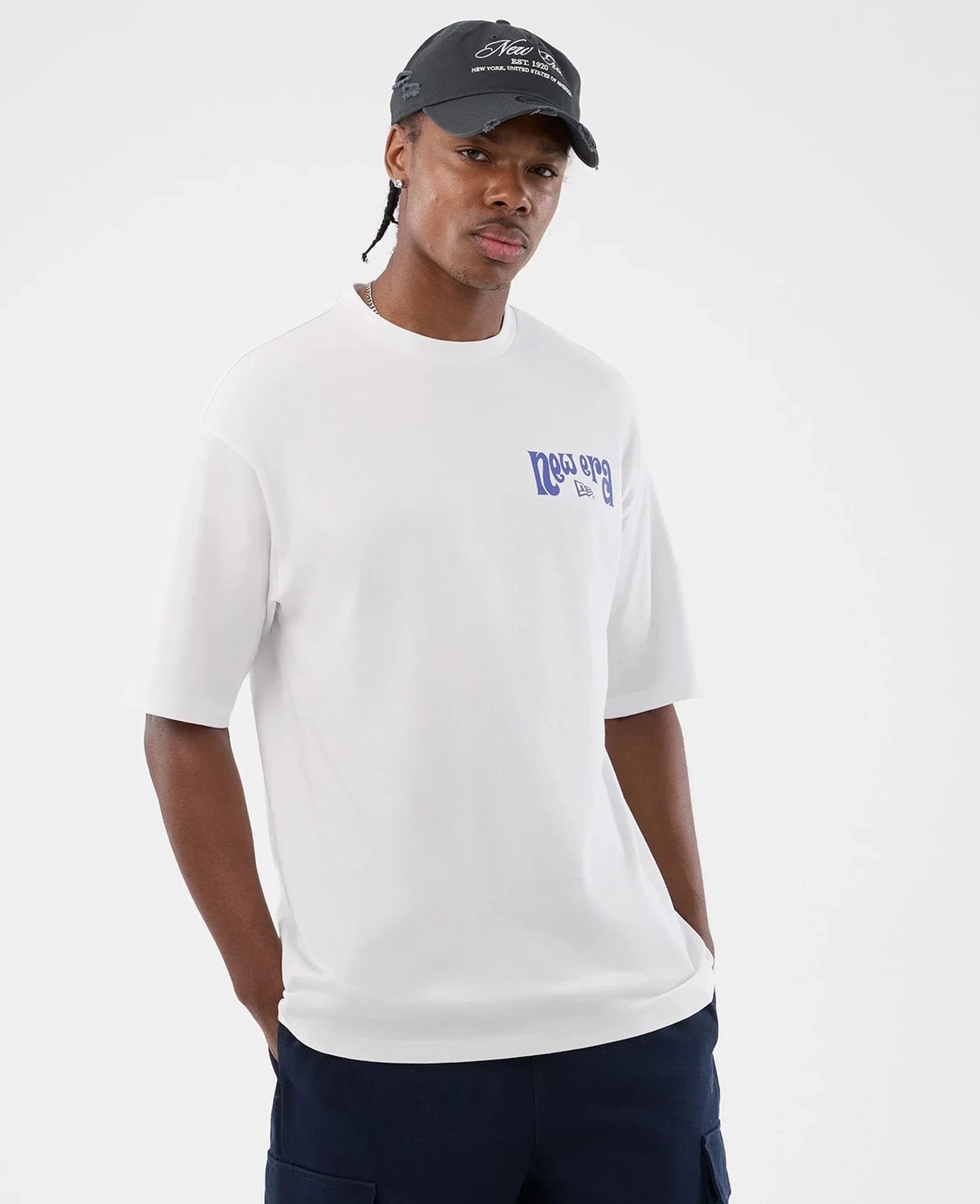 New Era T-Shirt in Weiß & Blau Fun Pizza Graphic Oversized T-Shirt New Era T-Shirt in Weiß & Blau Fun Pizza Graphic Oversized T-Shirt