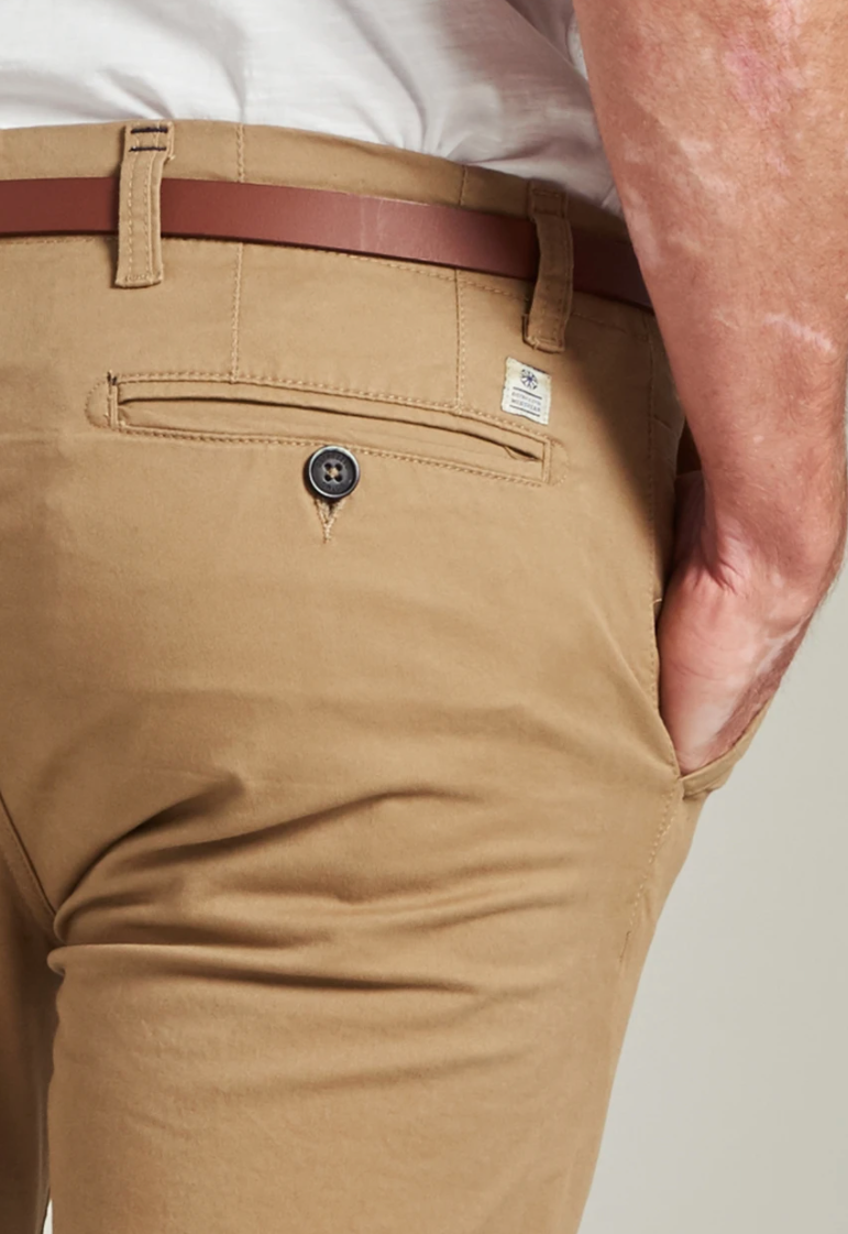 Bildschirmfoto-2021-12-10-um-12-18-16 Dstrezzed Presley Chino mit Gürtel - Khaki