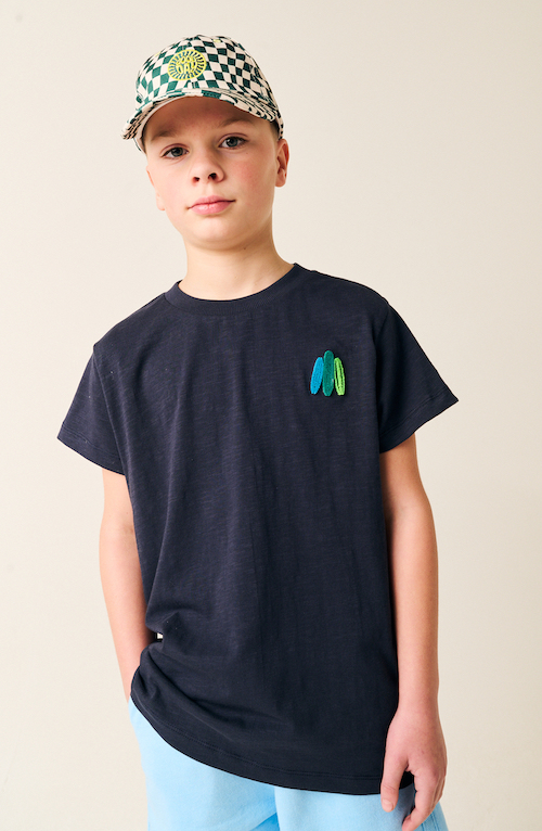 Tumble N Dry Ocean Bay Kurzarm T-Shirt in Navy Blau mit Surfbretter und Backprint Tumble N Dry Ocean Bay Kurzarm T-Shirt in Navy Blau mit Surfbretter und Backprint