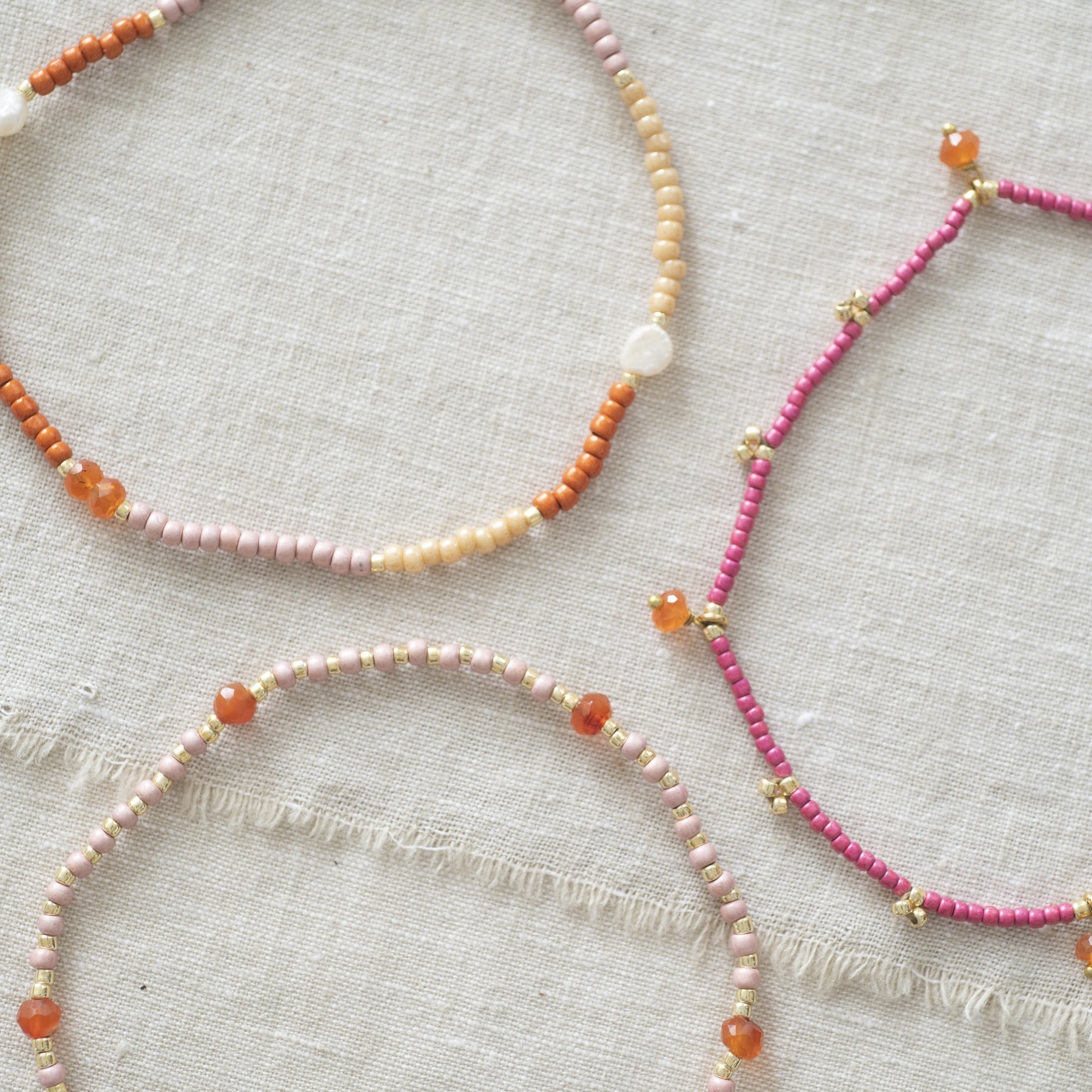 BL30247_Spice-Carnelian-Gold-Anklet_3_A-Beautiful-Story A Beautiful Story Fußkettchen - Spice Karneol Goldfarbig