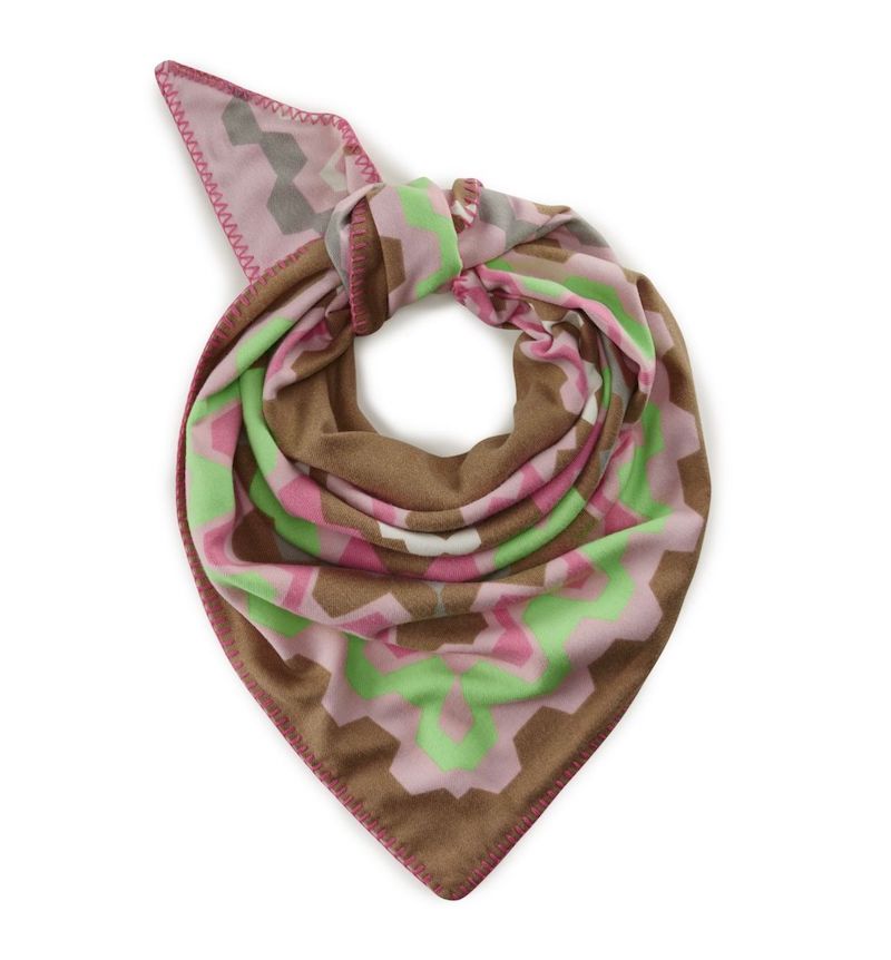 Codello Dreiecks-Schal mit Viskose & Graphischen Muster in Pink & Grün Codello Dreiecks-Schal mit Viskose & Graphischen Muster in Pink & Grün