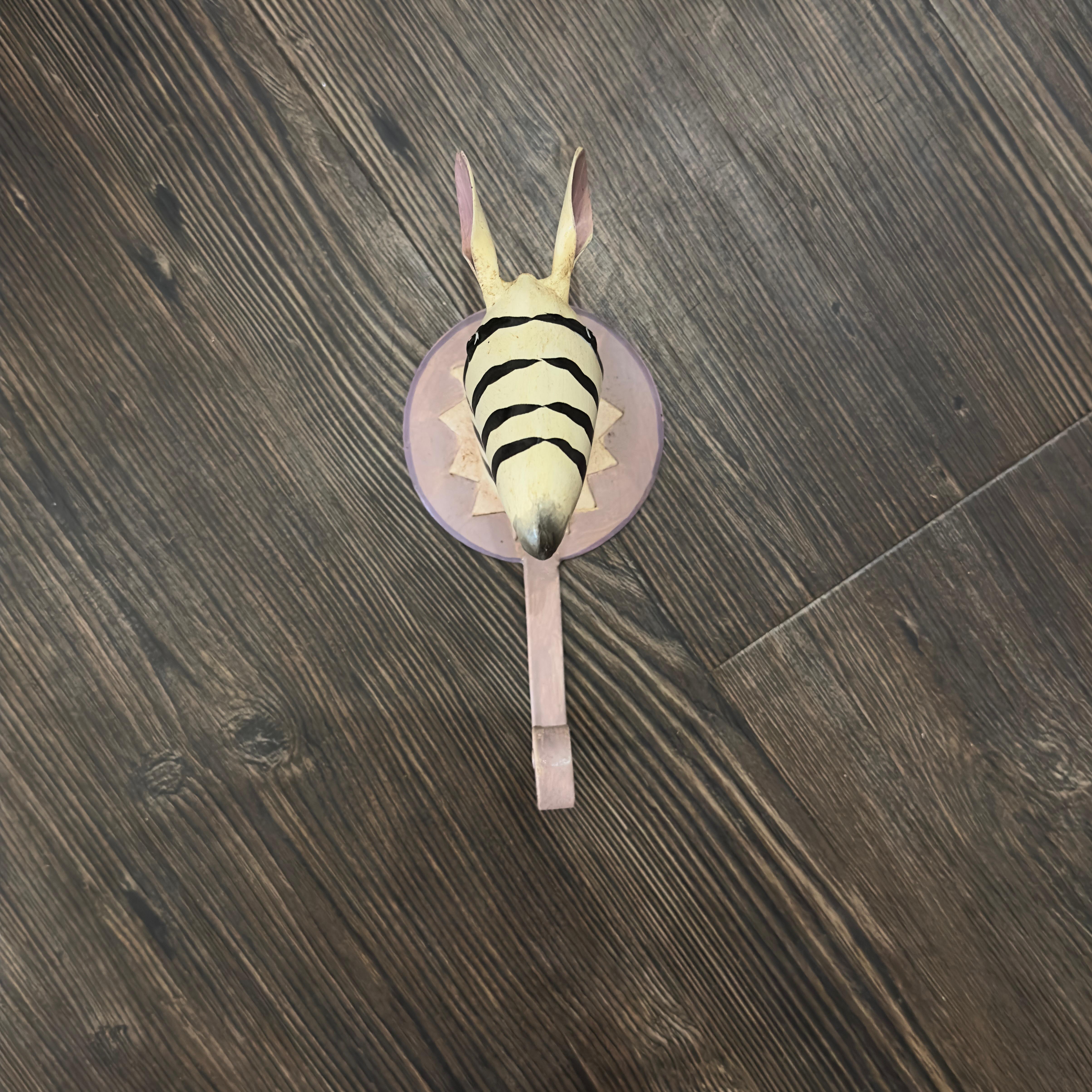 Pape Kunstgewerbe Wandhaken - Zebra in Flieder