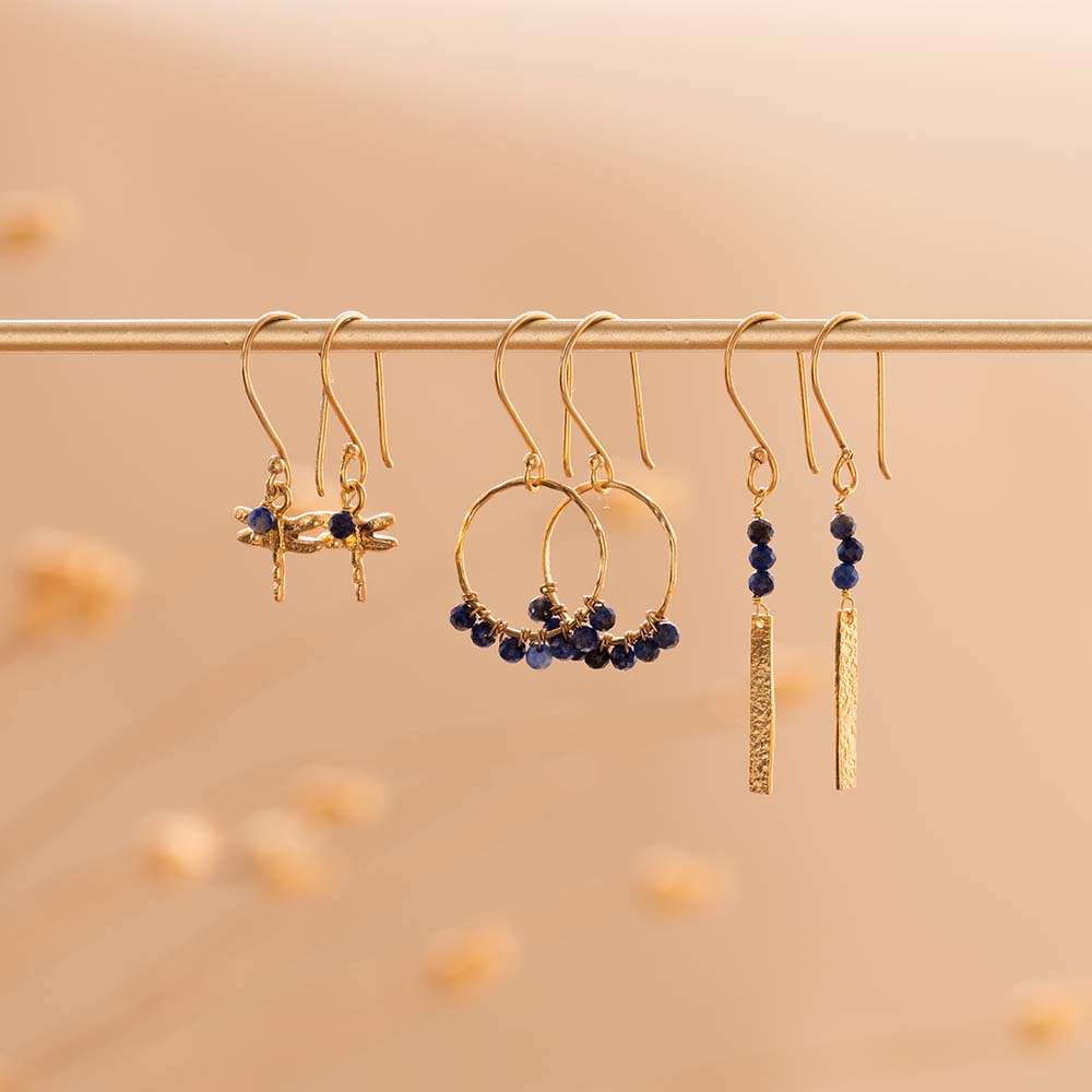 AW31074_Bar-Lapis-Lazuli-Earrings-Gold-Plated_3_A-Beautiful-Story_600x600-2x A Beautiful Story Bar Lapis Lazuli Vergoldete Ohrringe
