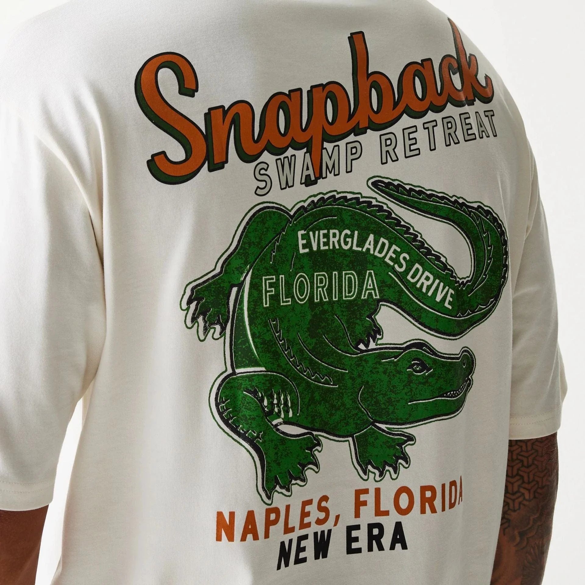 New Era Animal Graphic Oversized T-Shirt in Weiß mit Florida Alligator - SALE New Era Animal Graphic Oversized T-Shirt in Weiß mit Florida Alligator - SALE