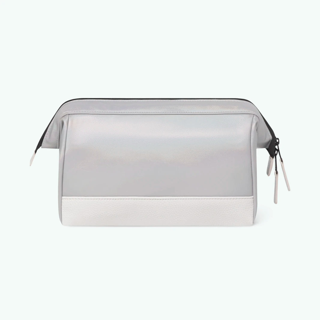 TDM_S24_TOILETKIT_TU_RUELEBASTARD_3701328393481_02_1066x-webp Cabaia Travel Kit Kulturtasche RUE LE BASTARD - Weiß/Iridescent - SALE