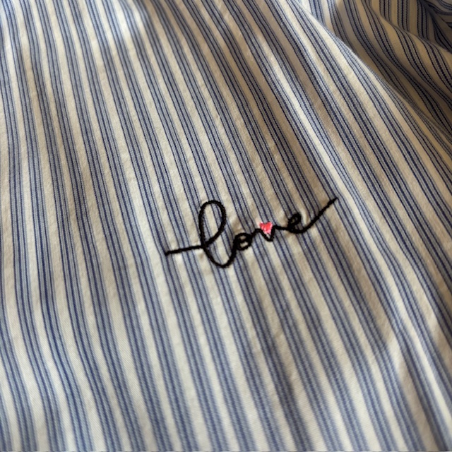 Emily van den Bergh Locker Lässig Hemdbluse Schockobraun Gestreift mit Neon Pink Amour gestickt 