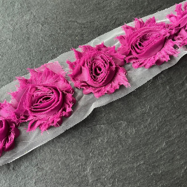 Wowzers Shabby Chic Stoffblume Blüte am Band - Aubergine - 3 Blumen