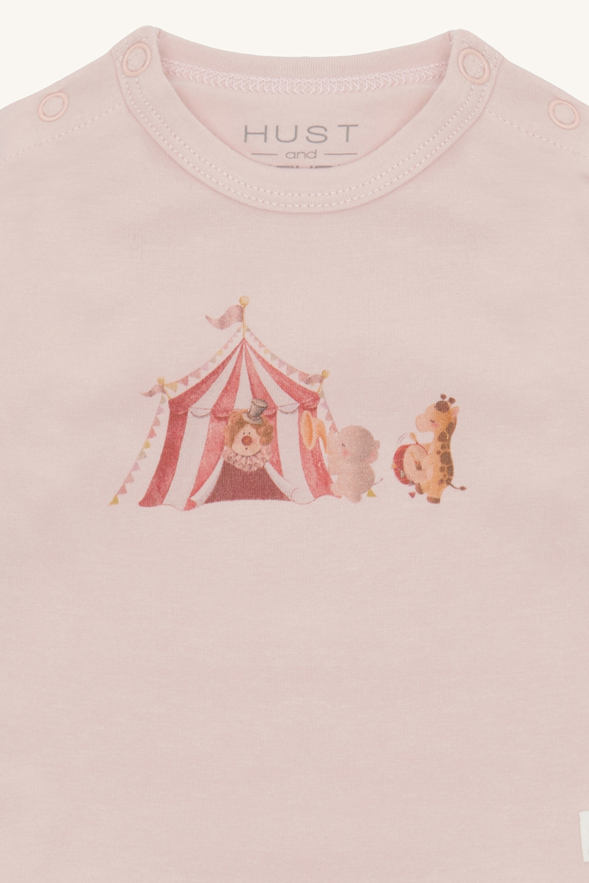 Hust & Claire Alex Langarm T-Shirt in Peach Dust Rosa - Zirkuszelt mit Tiere - SALE Hust & Claire Alex Langarm T-Shirt in Peach Dust Rosa - Zirkuszelt mit Tiere - SALE