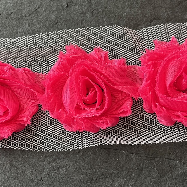 Wowzers Petit Shabby Chic Stoffblume - Hot Pink - 3 Blumen Wowzers Petit Shabby Chic Stoffblume - Hot Pink - 3 Blumen