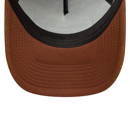 New Era Hellbeige New Era Oval Patch Wildleder 9FORTY E-Frame Trucker Cap
