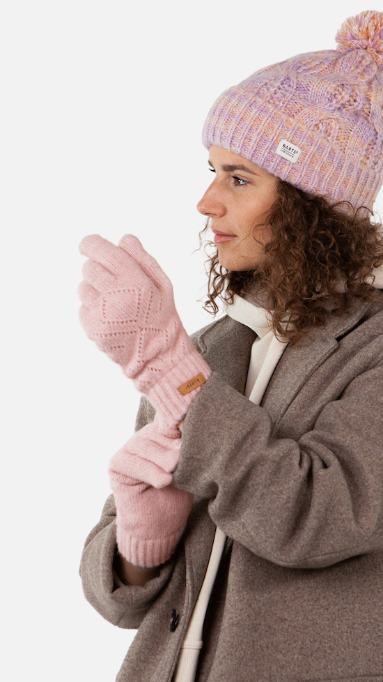 0566_08_IMAGE_MODEL Barts Bridgey Handschuhe in Dusty Pink - One Size