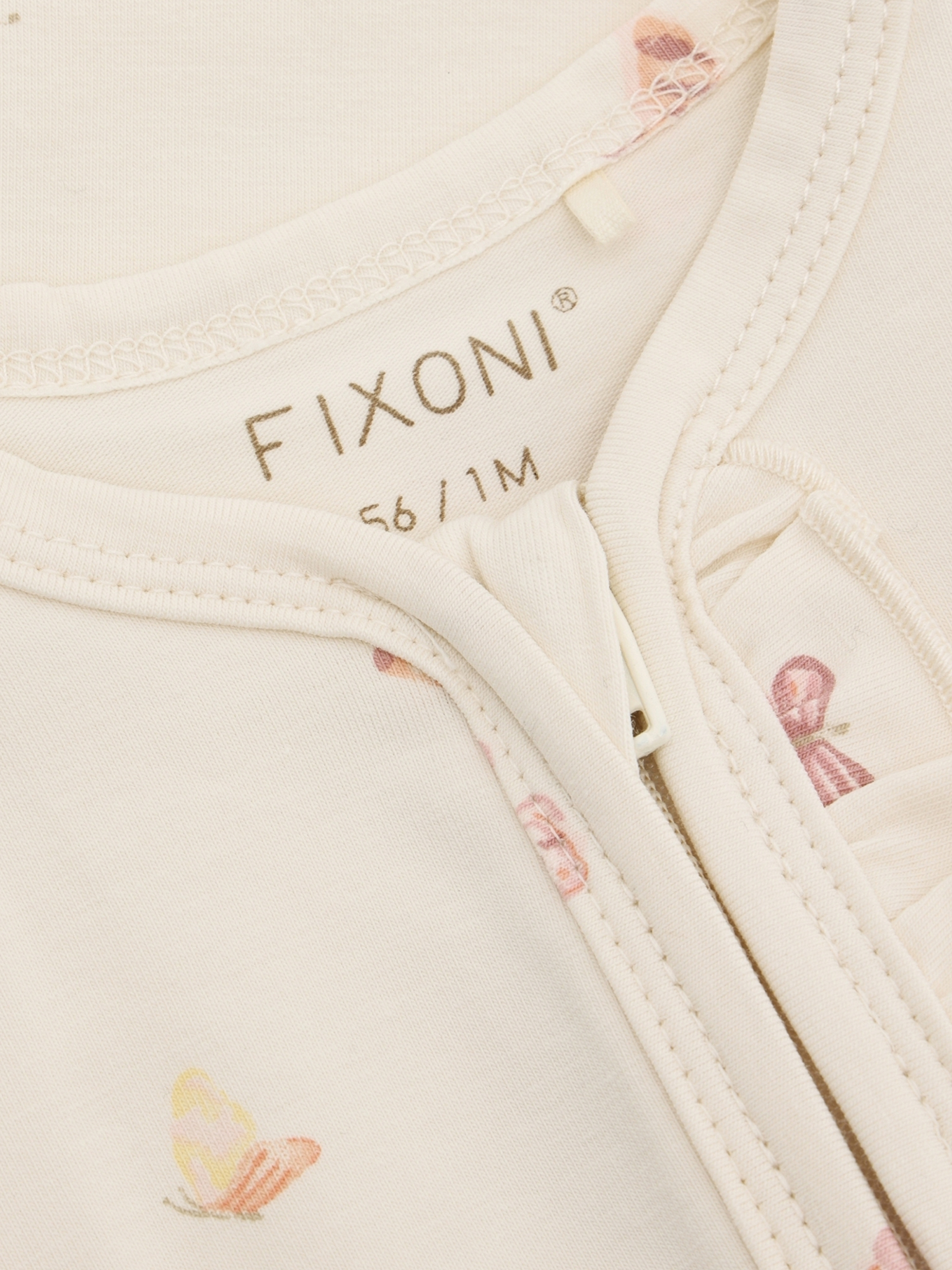FIXONI Strampler in Bleached Mauve - Schmetterlinge Allover FIXONI Strampler in Bleached Mauve - Schmetterlinge Allover