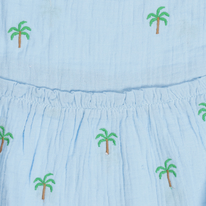 Tumble N Dry Azurro Musselin Sommer Kleid in Hellblau mit Spaghetti Träger und Palmen Stickerei Tumble N Dry Azurro Musselin Sommer Kleid in Hellblau mit Spaghetti Träger und Palmen Stickerei