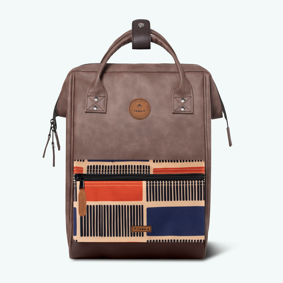 TDM-S22-ADVENTURER-MEDIUM-REYKJAVIK-FACE-POCHETTE-2-BD Cabaia Rucksack PAPEETE Medium mit Laptop-Fach - Braun