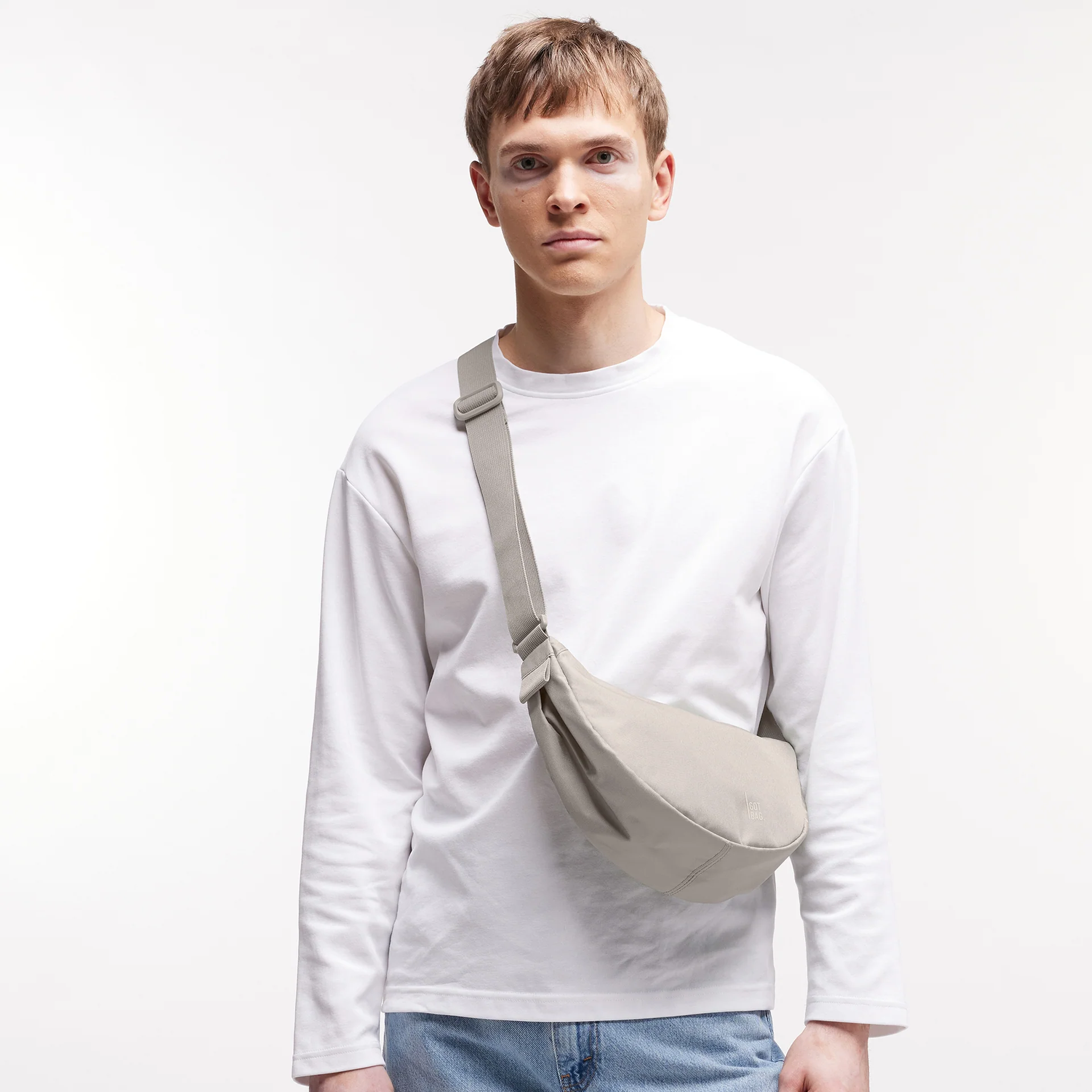 GOT BAG MOON BAG SMALL CLAM - Small Crossbody in Helles Warmes Grau