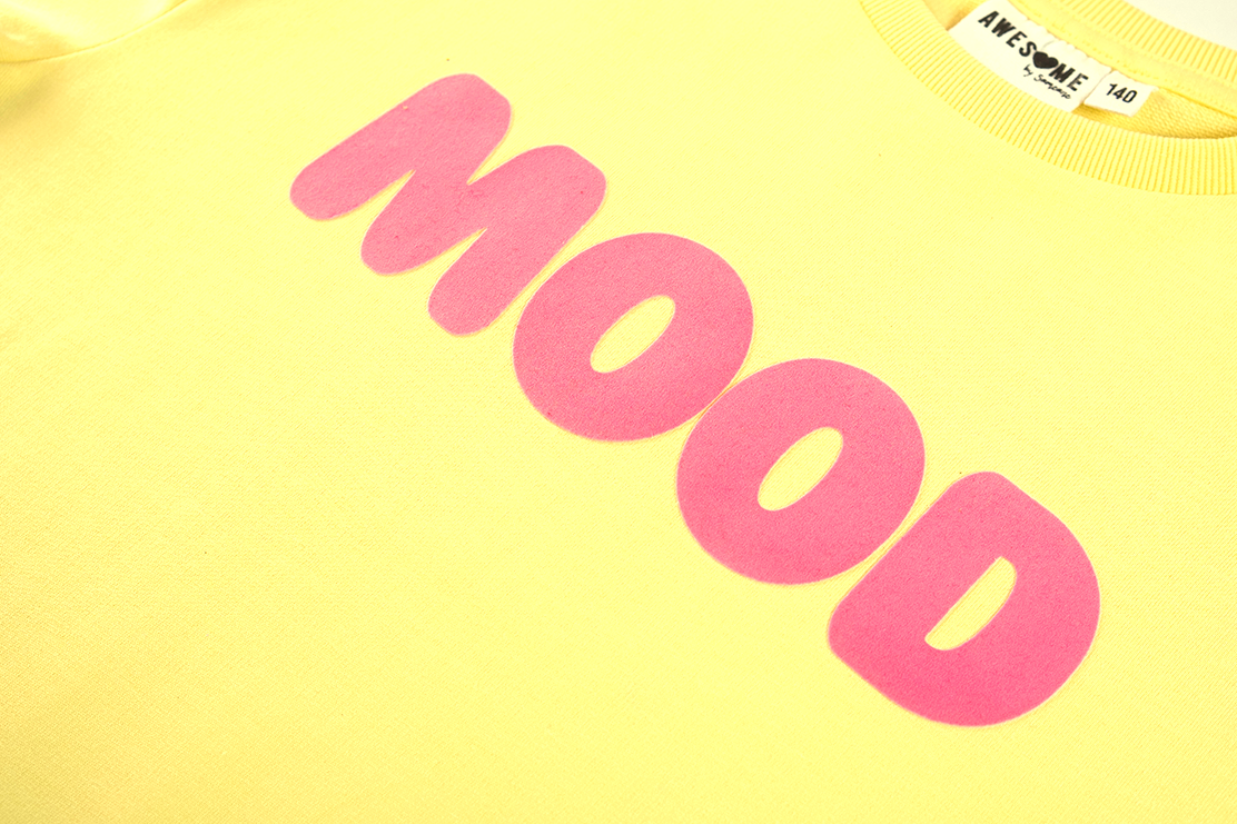 Someone Novi Awesome Sommer Sweatshirt in Sonnenschein Gelb mit Neon Pink Someone Novi Awesome Sommer Sweatshirt in Sonnenschein Gelb mit Neon Pink