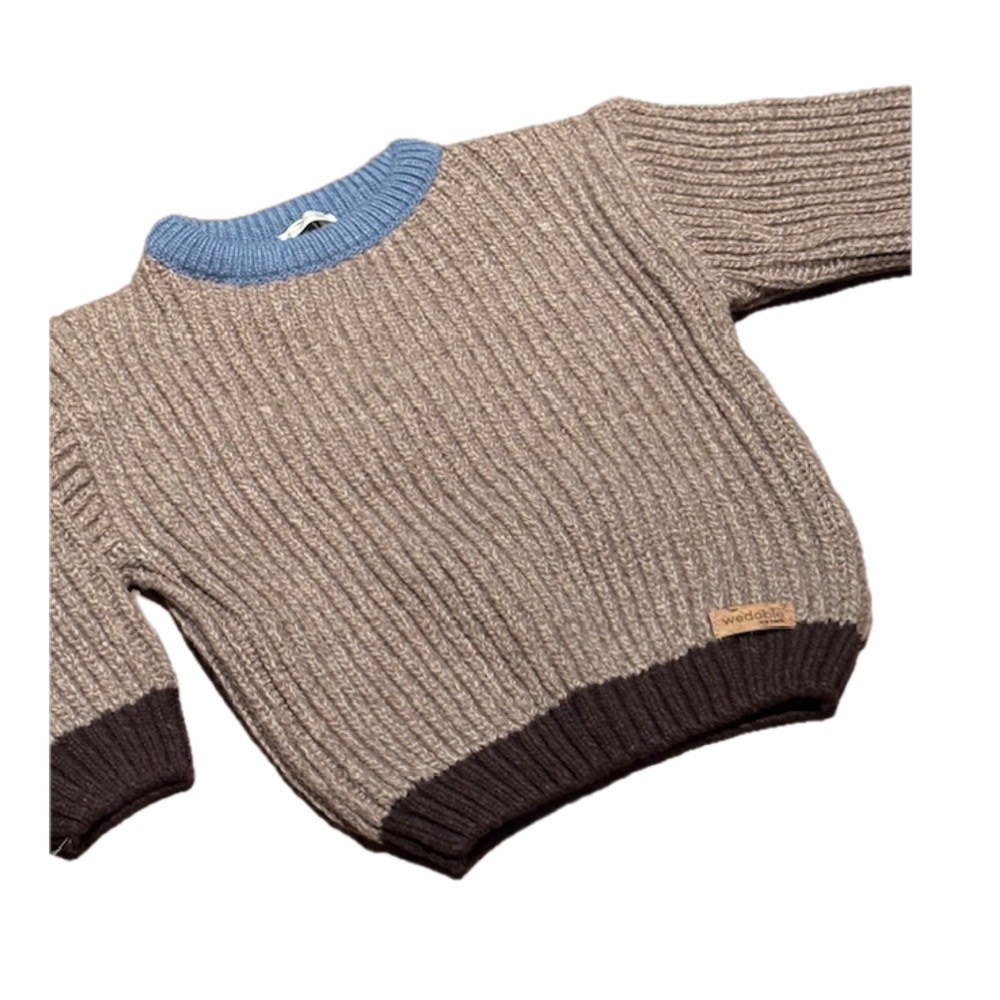 wedoble Pullover aus Merinowolle in Braun mit Colorblocking am Kragen und Bund wedoble Pullover aus Merinowolle in Braun mit Colorblocking am Kragen und Bund
