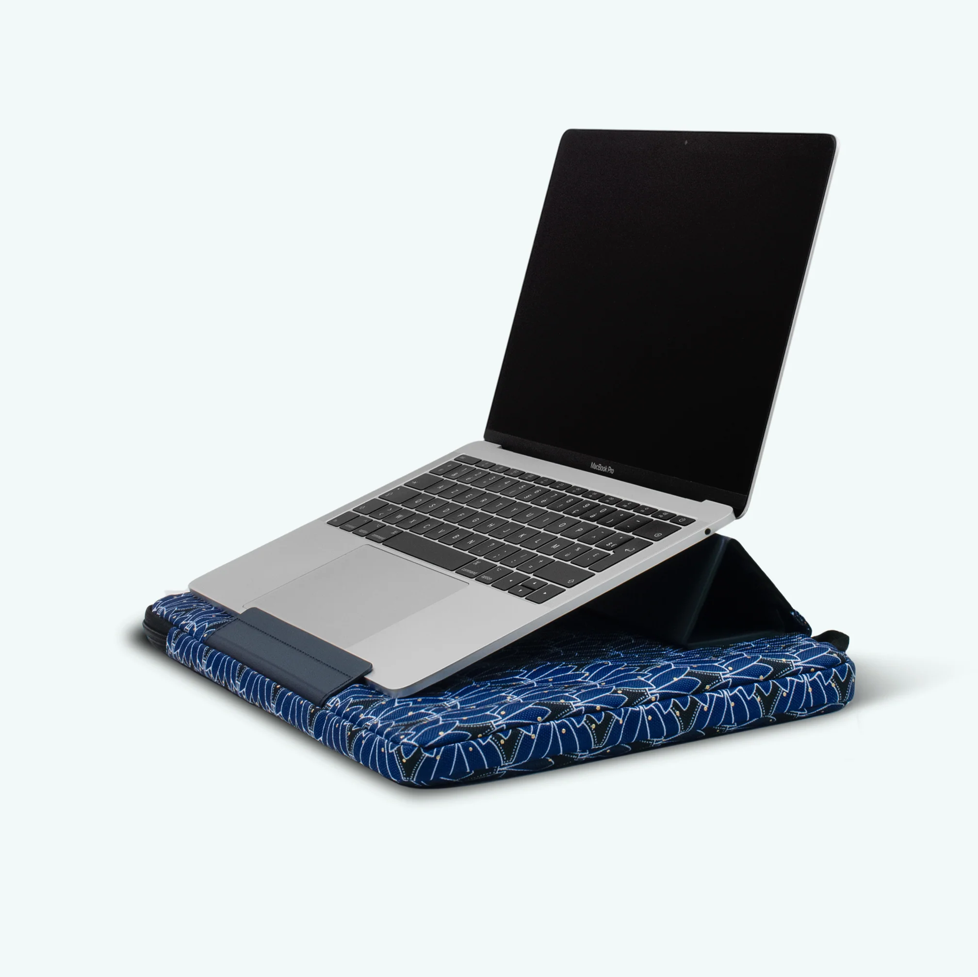 TDM-S23-LAPTOP-CASE-SANTA-FE-3-4-RVB-BD_2016x-jpg Cabaia Laptoptasche Laptop Case SANTA FE 13/14 Zoll - Blaues Design - SALE