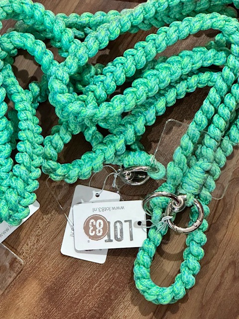 Lizzie Mae Handykette Kordl mit Zopf - Mint Grün Lizzie Mae Handykette Kordl mit Zopf - Mint Grün