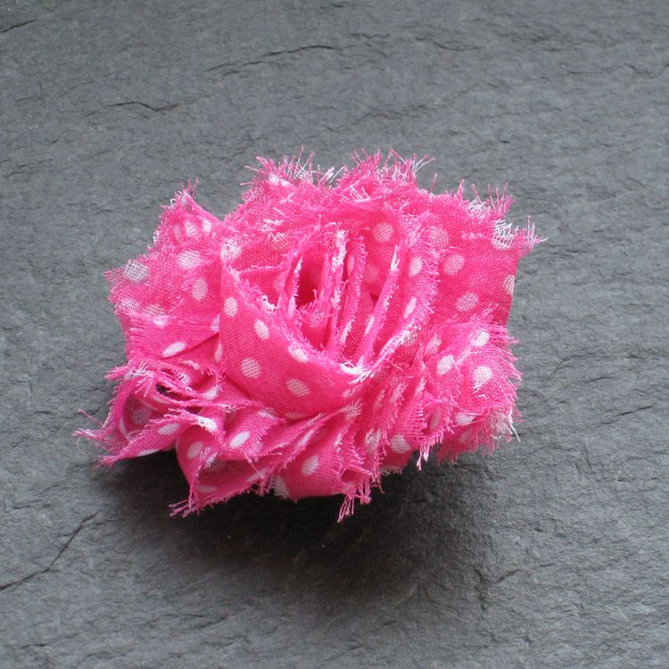 PETIT-PINK-WEIssE-PUNKTE-SHABBY-CHIC-BLU-TEN-CLIP Wowzers Blütenclips - Shabby Chic für Haare & Kleidung - Petit Größe