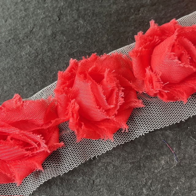 Wowzers Petit Shabby Chic Stoffblume Blüte am Band - Neon Coral- 3 Blumen 