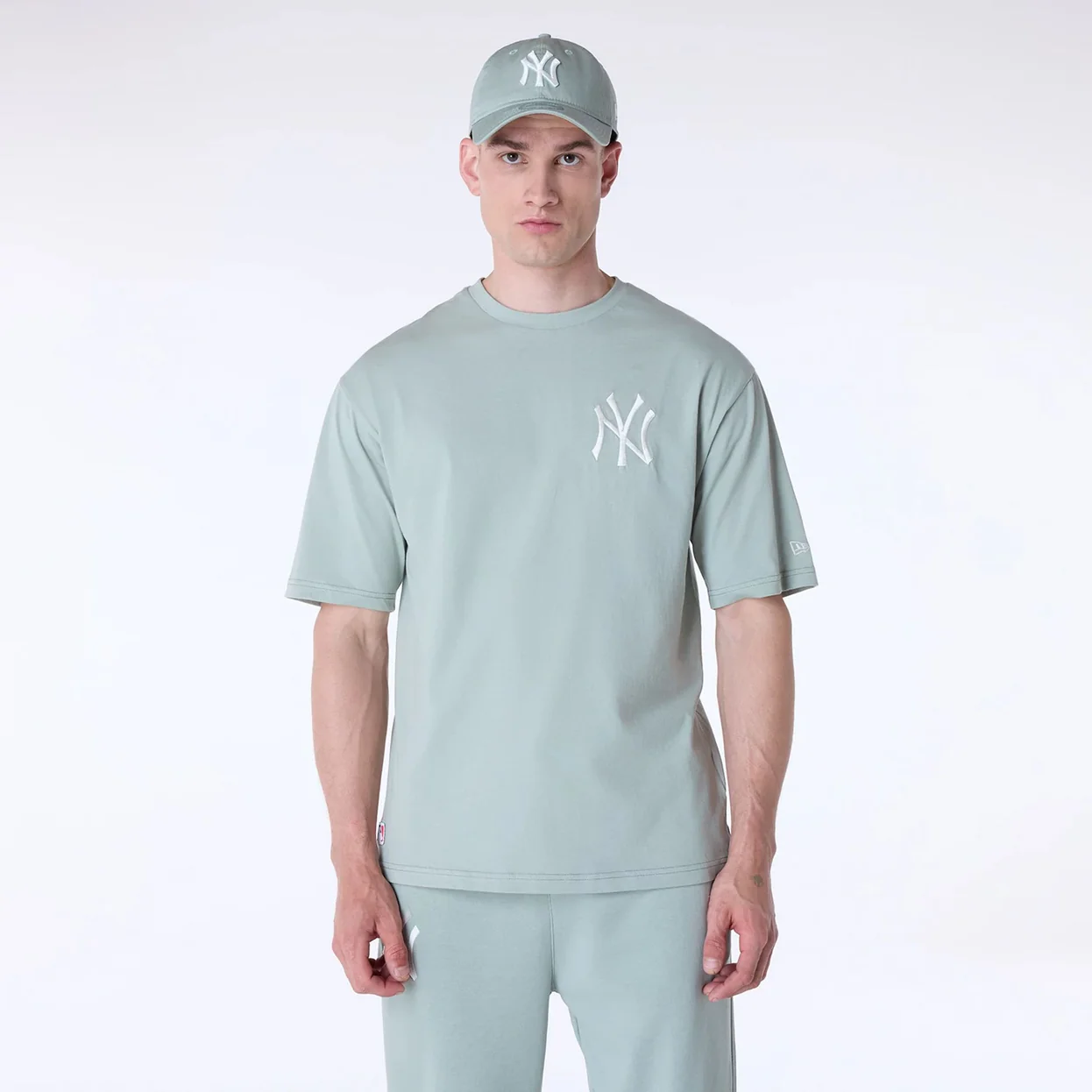 New Era T-Shirt Oversized in Pastellgrün - New York Yankees MLB League Essential New Era T-Shirt Oversized in Pastellgrün - New York Yankees MLB League Essential