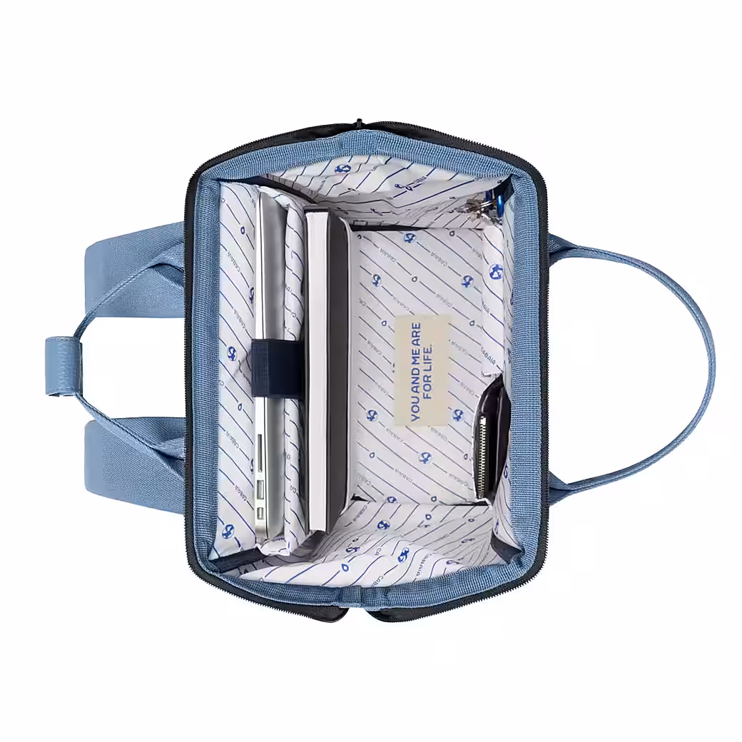 Cabaia Rucksack Davos Medium Adventurer (mit Laptop-Fach) - Puderblau Glitzer Cabaia Rucksack Davos Medium Adventurer (mit Laptop-Fach) - Puderblau Glitzer