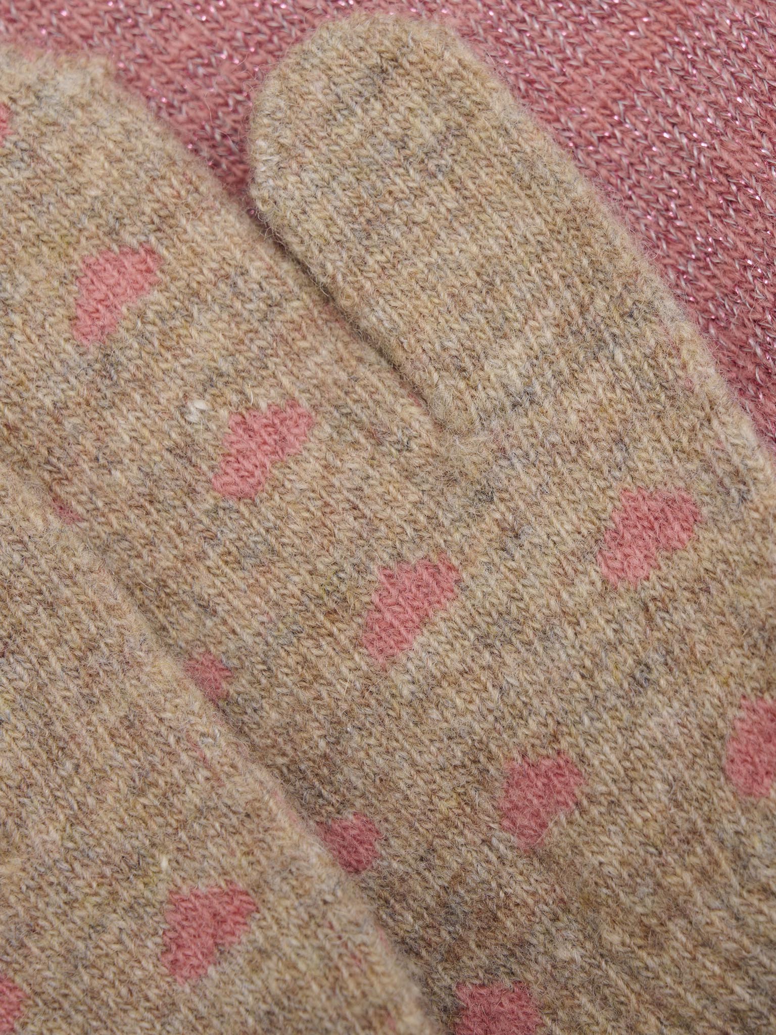 CeLaVi Woll-Fäustlinge Magic 2er Pack in Brick Dust - Rosa und Sand mit Rosa Herzen CeLaVi Woll-Fäustlinge Magic 2er Pack in Brick Dust - Rosa und Sand mit Rosa Herzen