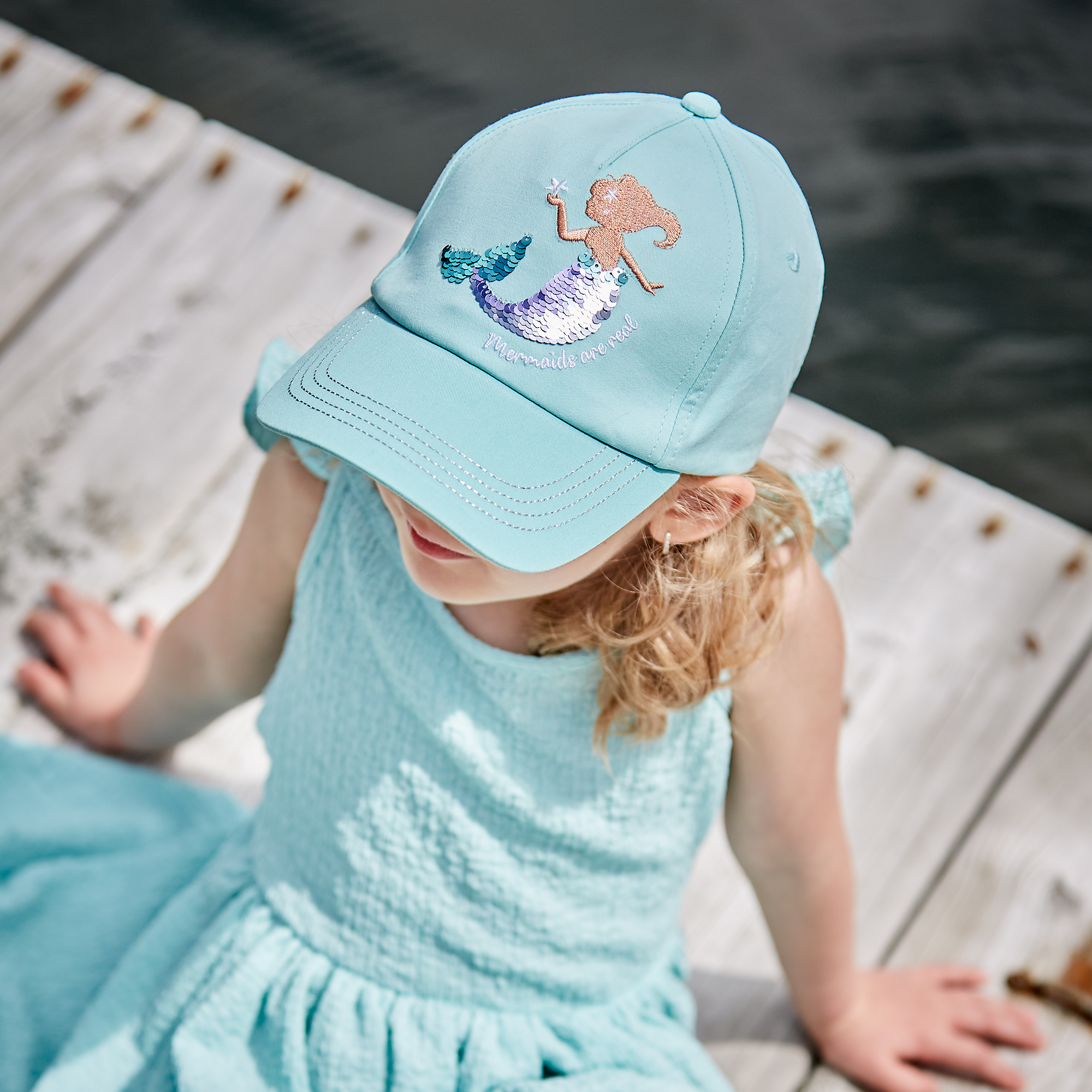 Maximo Cap in Aqua Blau mit Wendepailletten - Meerjungfrau Maximo Cap in Aqua Blau mit Wendepailletten - Meerjungfrau