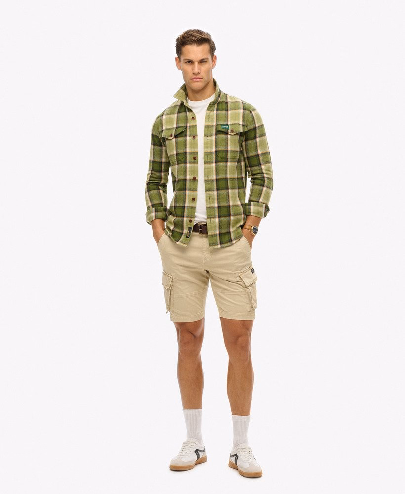 Superdry Herren Core Cargo Shorts in Sand Beige Superdry Herren Core Cargo Shorts in Sand Beige