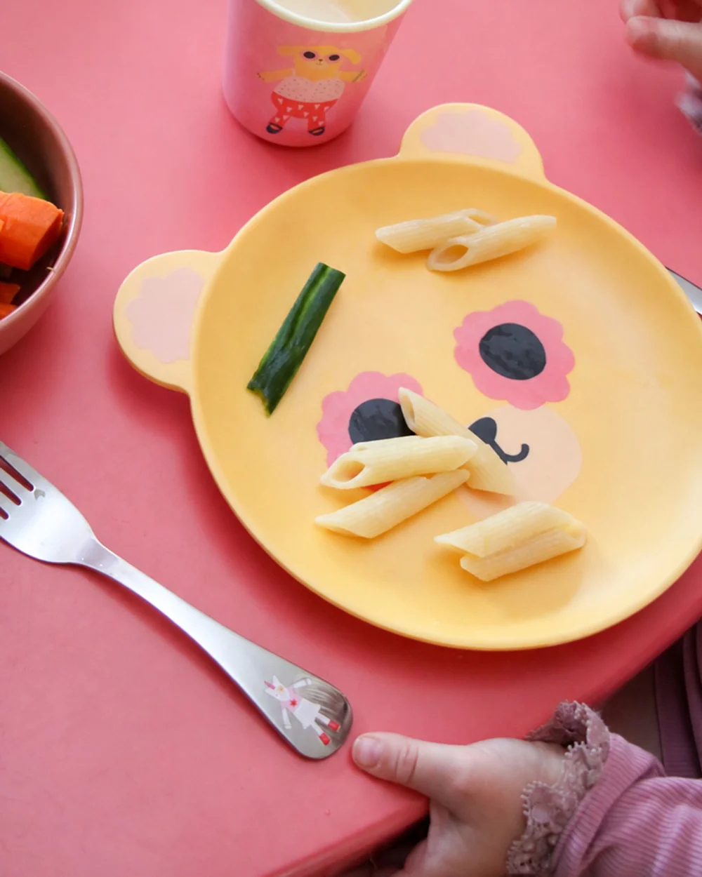 RICE Kinderbesteck aus Edelstahl mit Einhorn- und Hundemotiv RICE Kinderbesteck aus Edelstahl mit Einhorn- und Hundemotiv