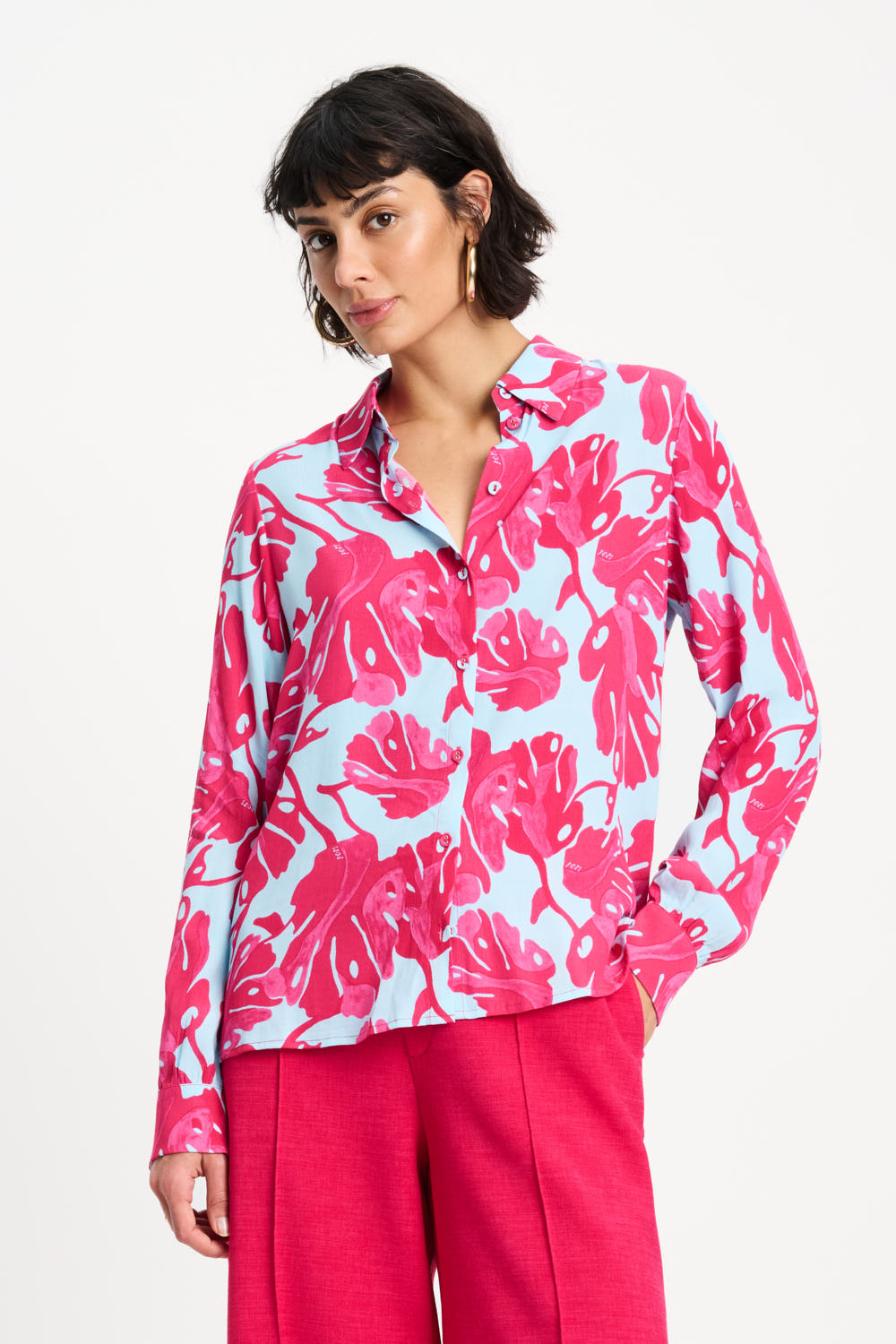 POM Amsterdam Bluse - Mila Urban Blätterprint Pink auf Hellblau POM Amsterdam Bluse - Mila Urban Blätterprint Pink auf Hellblau