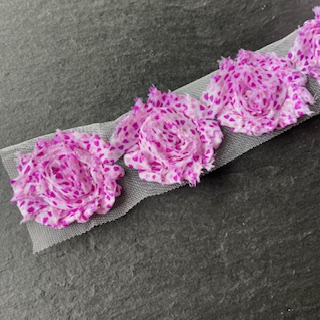 Wowzers Shabby Chic Stoffblume Blüte am Band - Lila Herzen - 3 Blumen