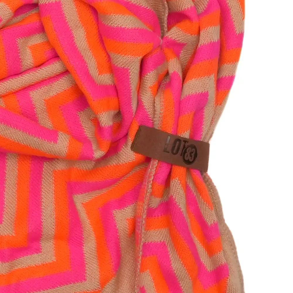 LOT83 Strickschal Lizzy Neon Pink & Orange Zick Zack Chevron LOT83 Strickschal Lizzy Neon Pink & Orange Zick Zack Chevron