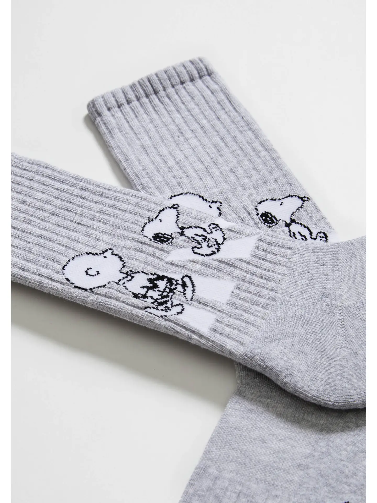 besocks Peanuts BeSnoopy Walk Street - Bio-Baumwollsocken in Grau besocks Peanuts BeSnoopy Walk Street - Bio-Baumwollsocken in Grau