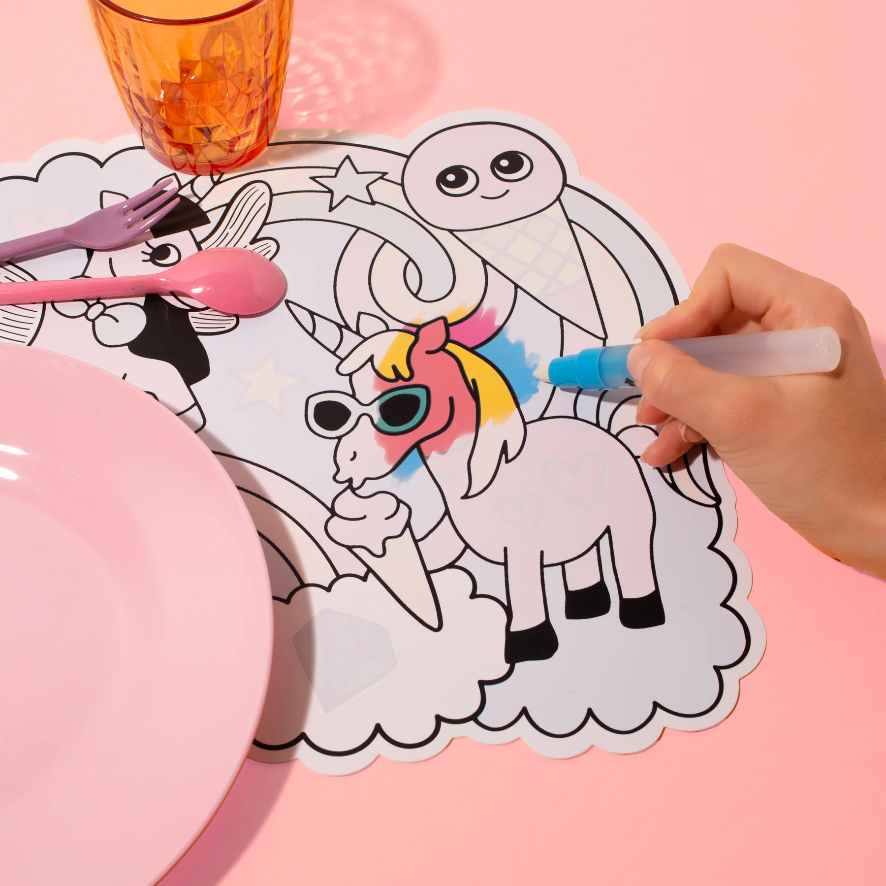 OMY Magic Water Set - Zauberwasser Tischsets zum Ausmalen - Lily Einhorn OMY Magic Water Set - Zauberwasser Tischsets zum Ausmalen - Lily Einhorn